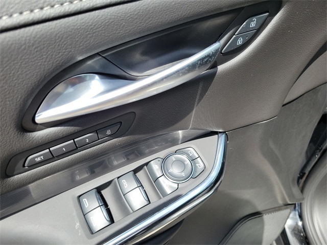 Vehicle image 21 of 33