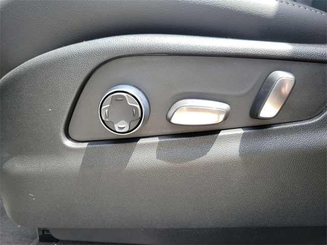 Vehicle image 20 of 33