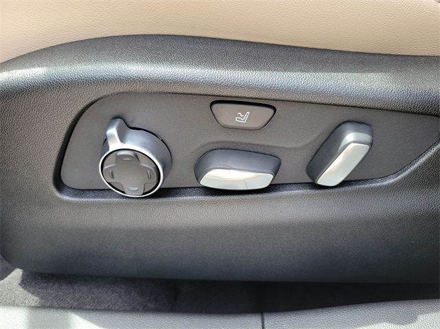 Vehicle image 20 of 34