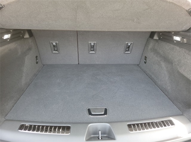 Vehicle image 32 of 34