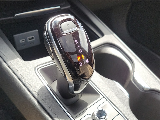 Vehicle image 27 of 34
