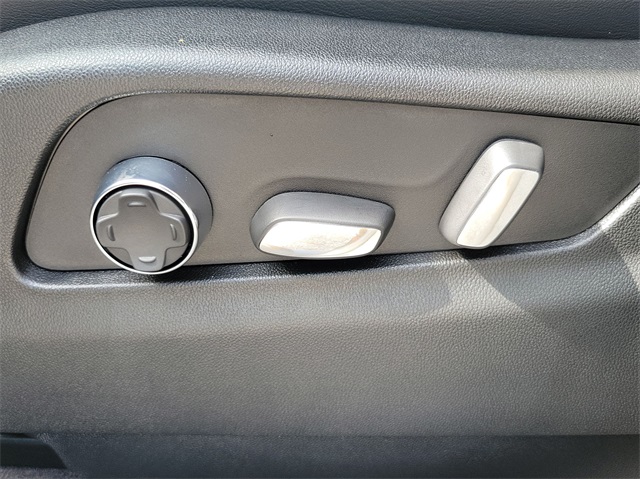 Vehicle image 20 of 35
