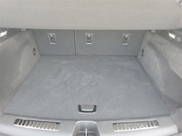 Vehicle image 33 of 35