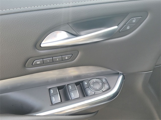 Vehicle image 21 of 35