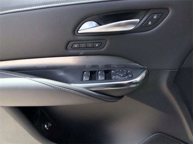 Vehicle image 21 of 33
