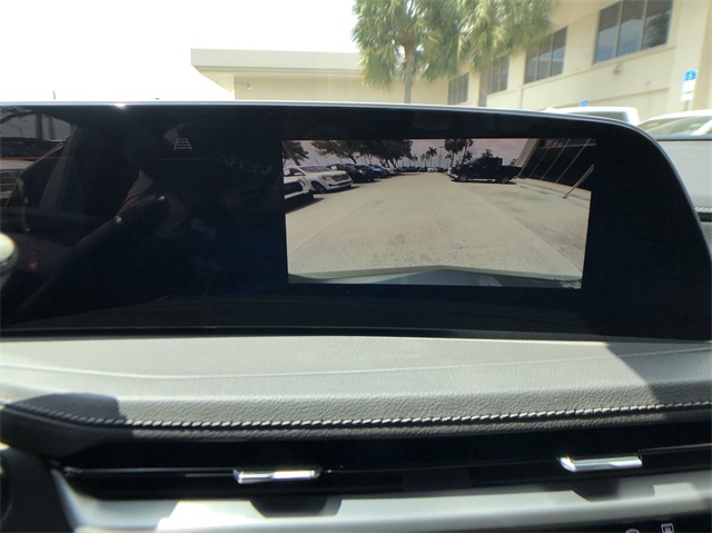 Vehicle image 25 of 33