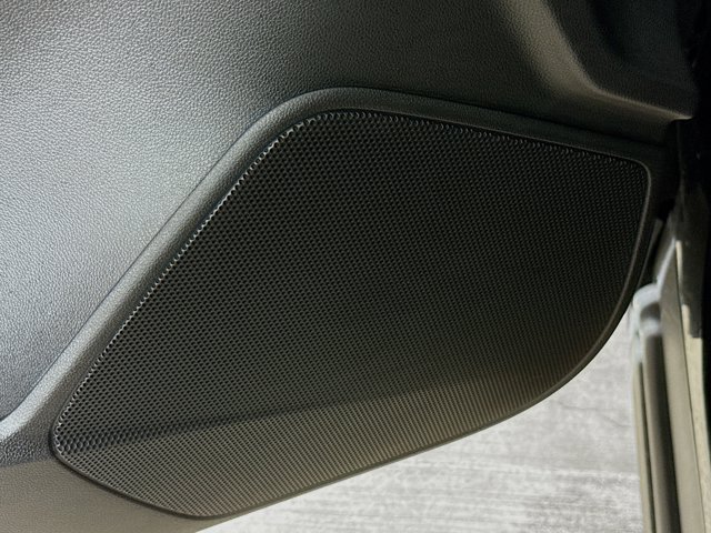 Vehicle image 22 of 34