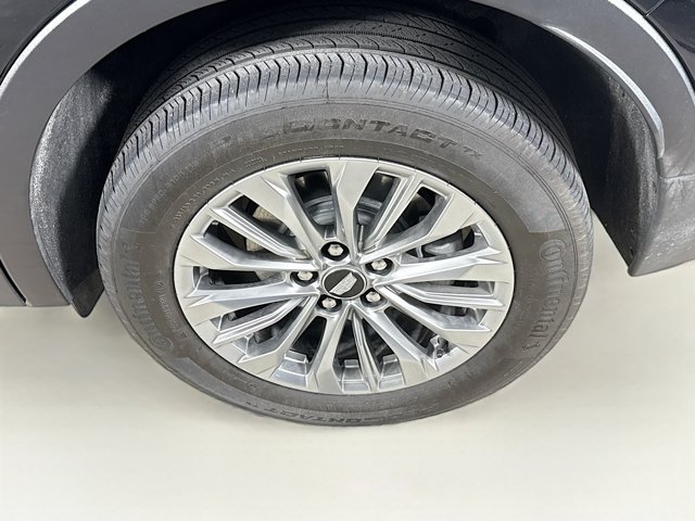 Vehicle image 33 of 34