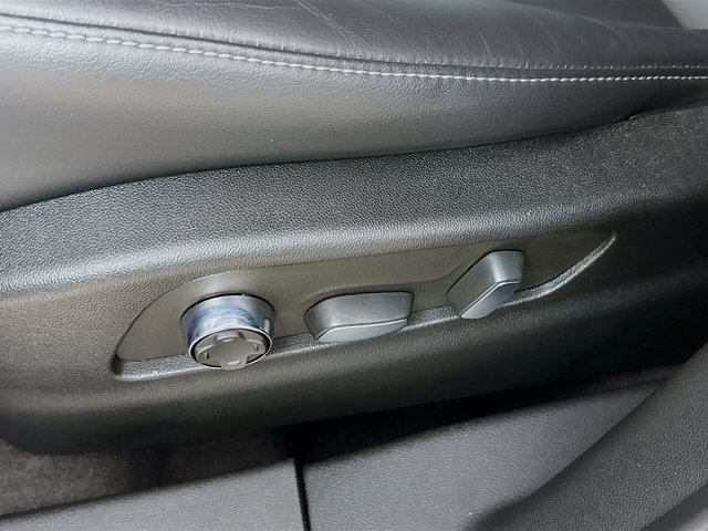 Vehicle image 24 of 34