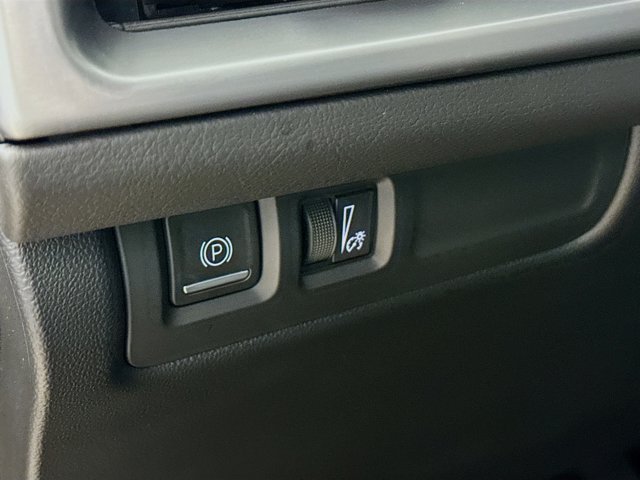 Vehicle image 11 of 34