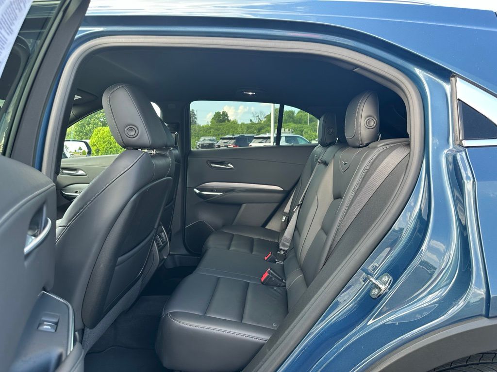 Vehicle image 14 of 27
