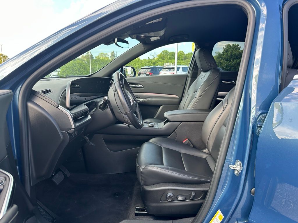 Vehicle image 13 of 27