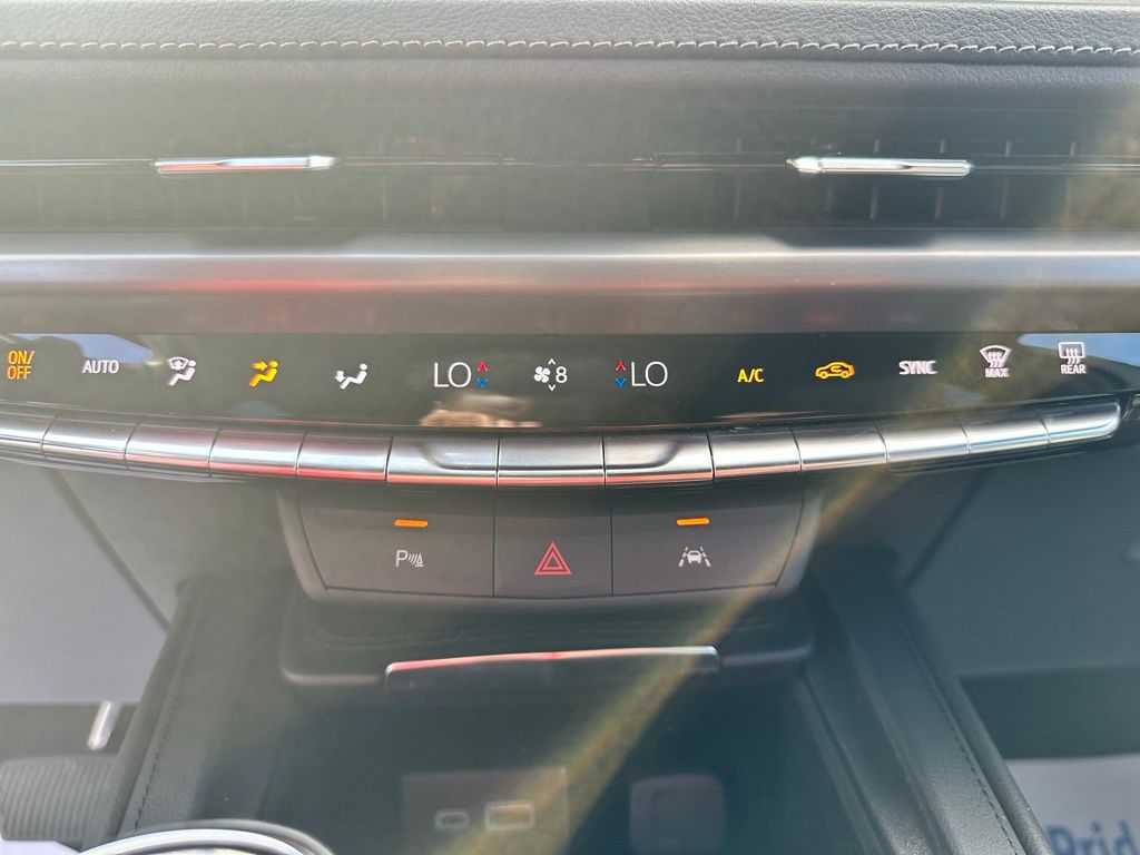 Vehicle image 20 of 27