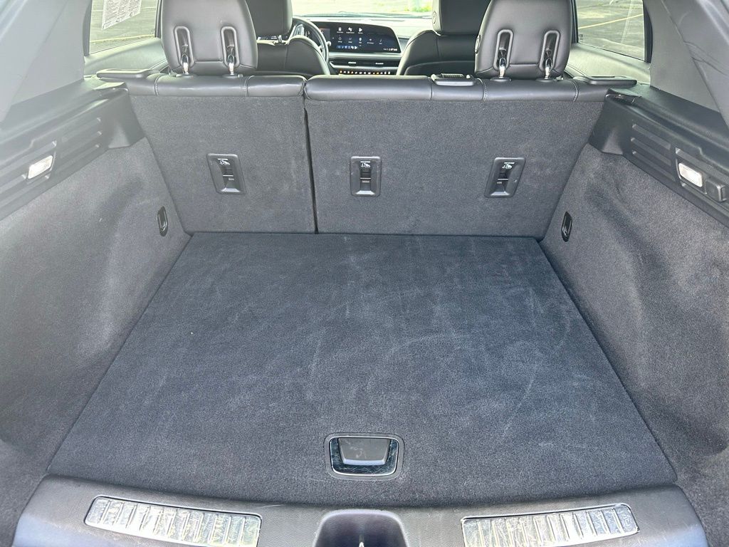 Vehicle image 10 of 27