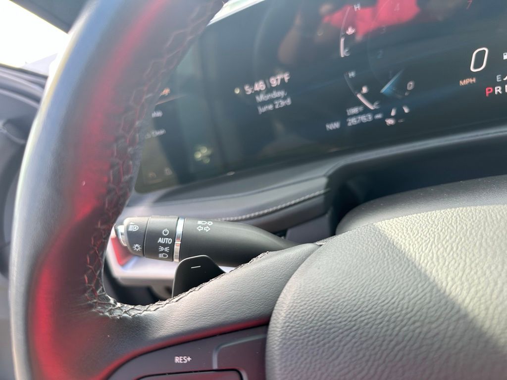 Vehicle image 25 of 27