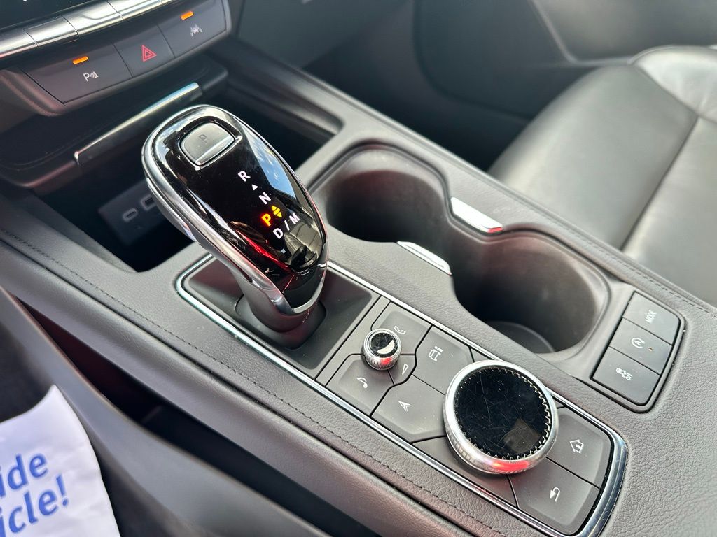 Vehicle image 21 of 27