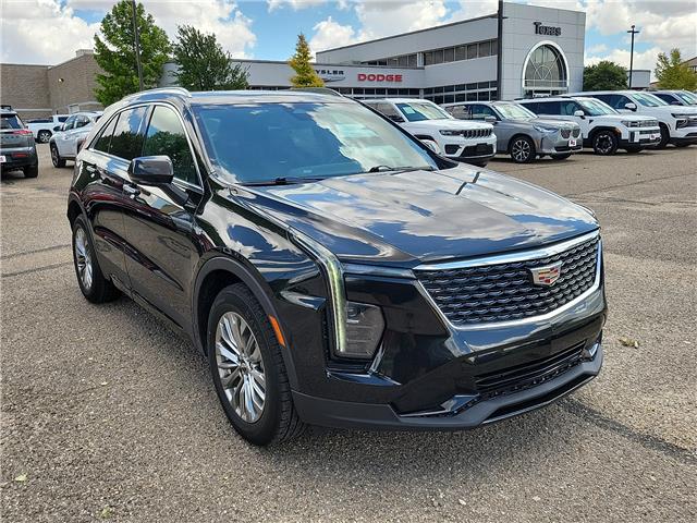 2024 Cadillac XT4 Premium Luxury Image 2 of 20