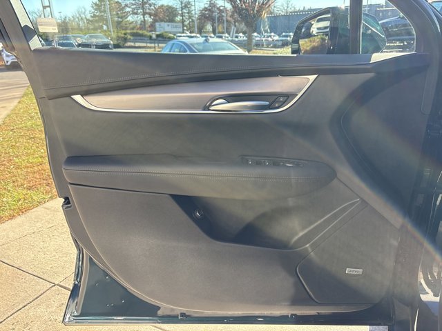 Vehicle image 22 of 32
