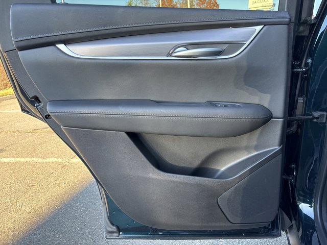 Vehicle image 25 of 32