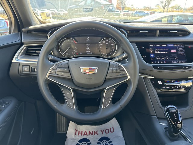 Vehicle image 23 of 32