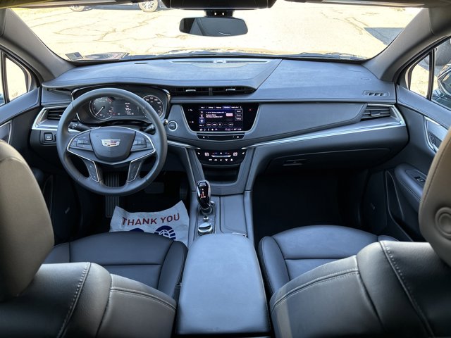 Vehicle image 27 of 32