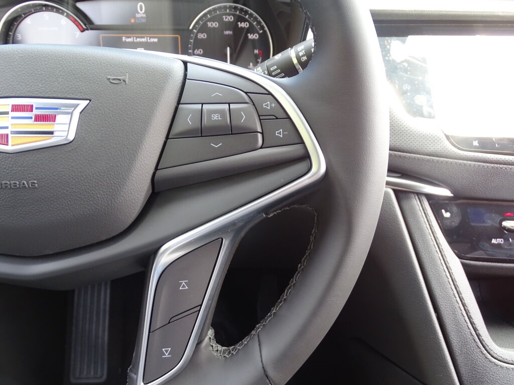 Vehicle image 33 of 36