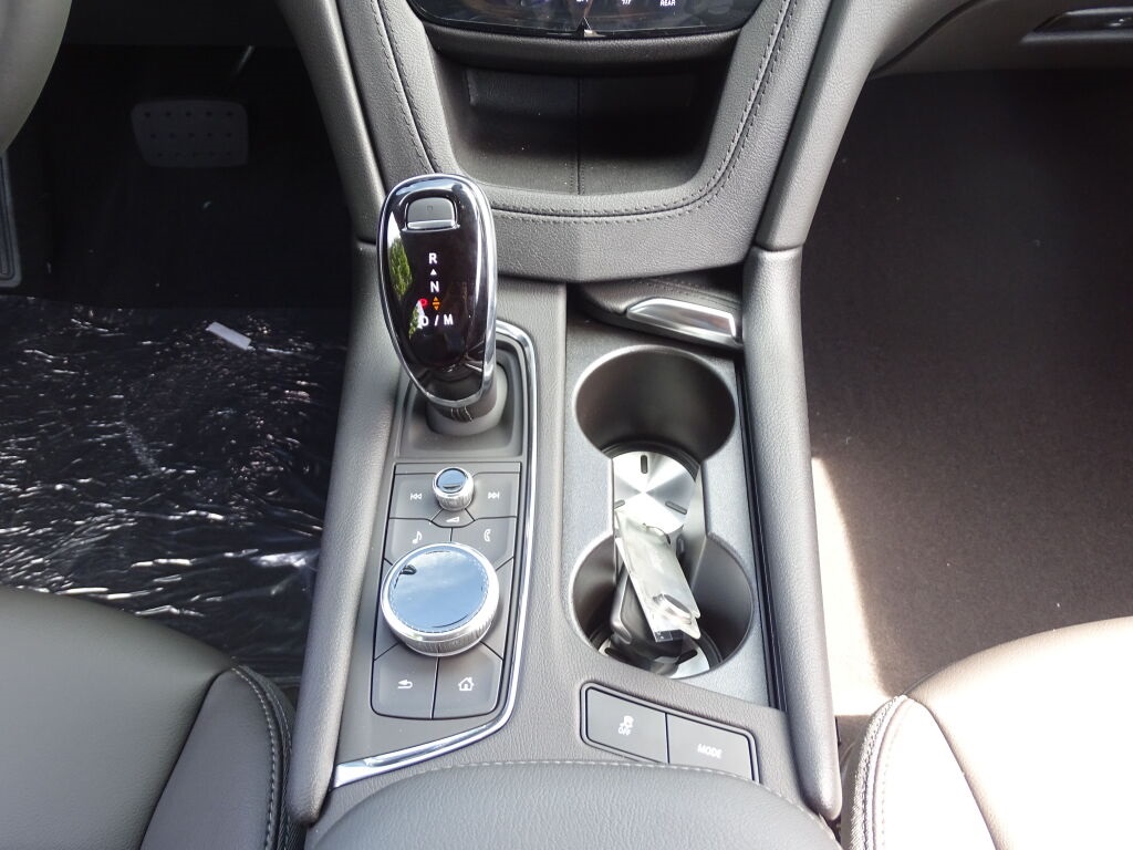 Vehicle image 25 of 36
