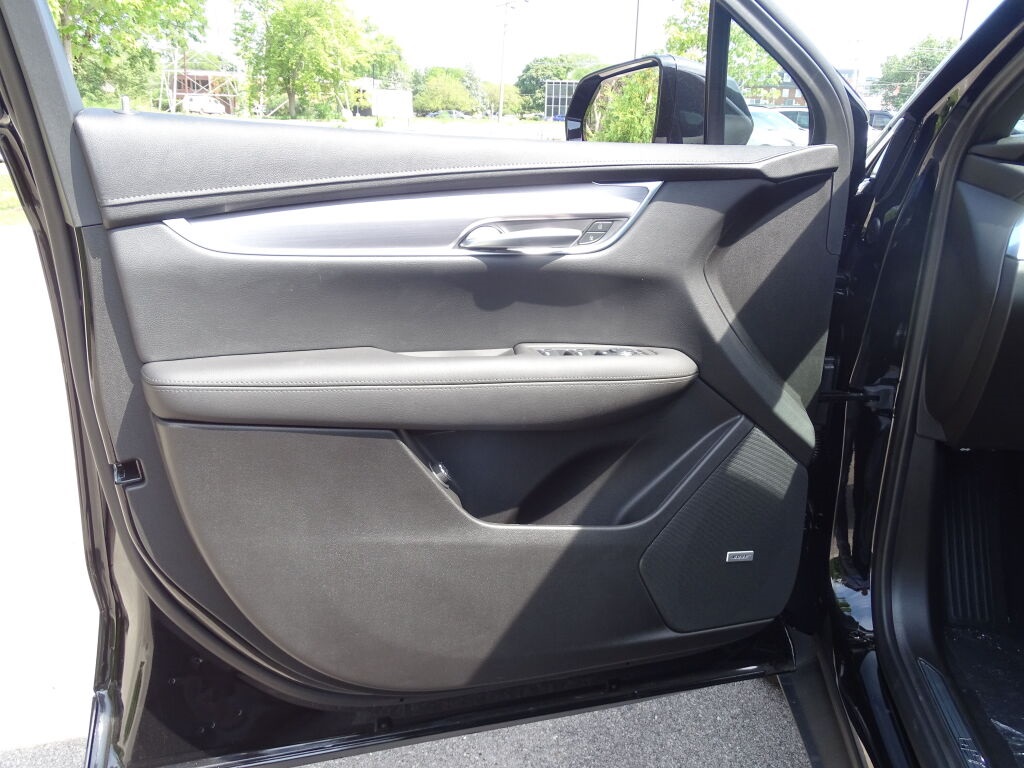 Vehicle image 32 of 36
