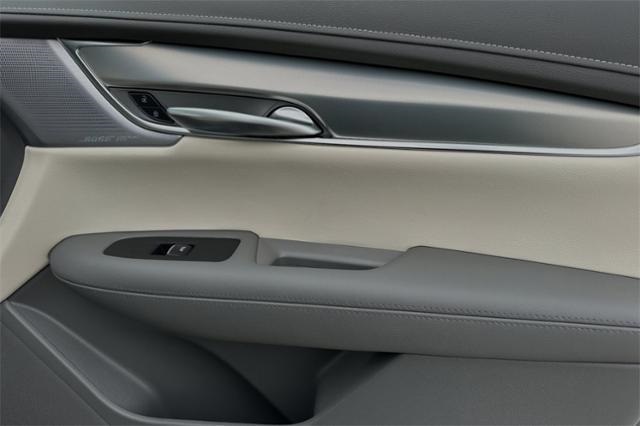 Vehicle image 25 of 33