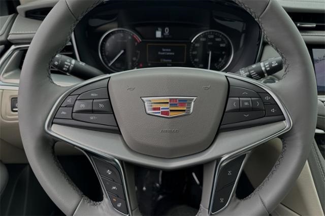 Vehicle image 17 of 33