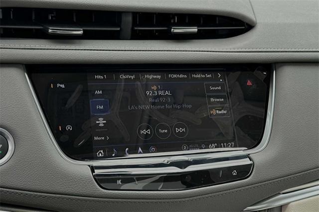 Vehicle image 21 of 33