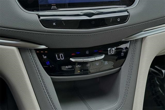 Vehicle image 23 of 33