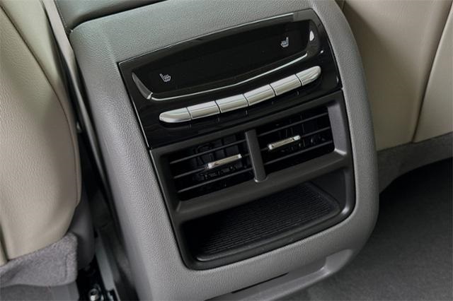 Vehicle image 26 of 33