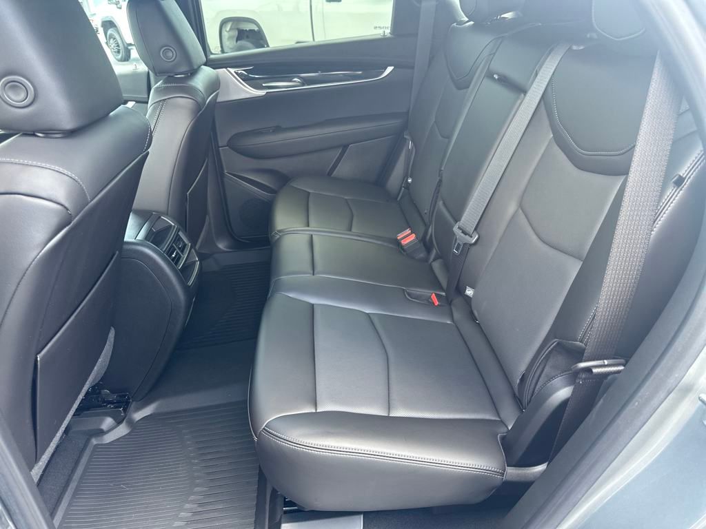 Vehicle image 32 of 37