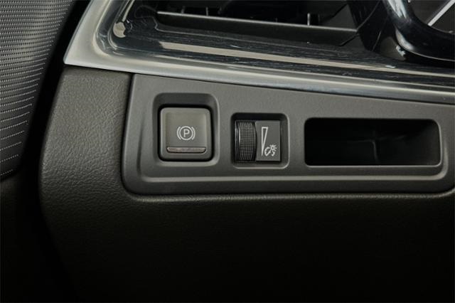 Vehicle image 32 of 33