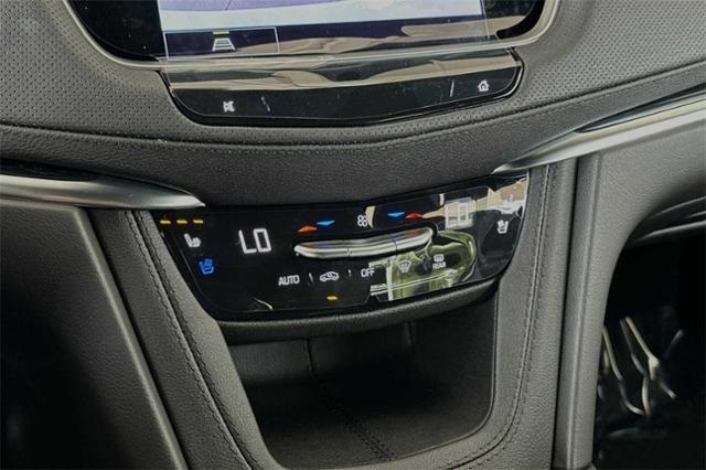 Vehicle image 23 of 33