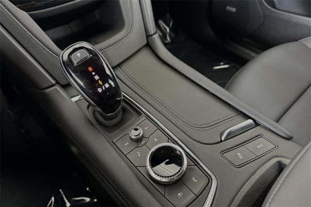 Vehicle image 22 of 33