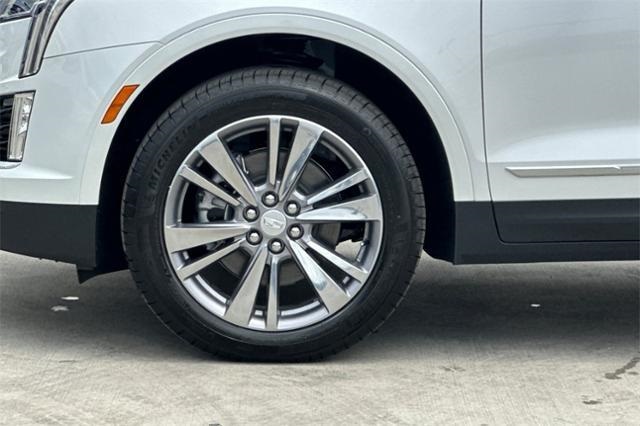 Vehicle image 9 of 33