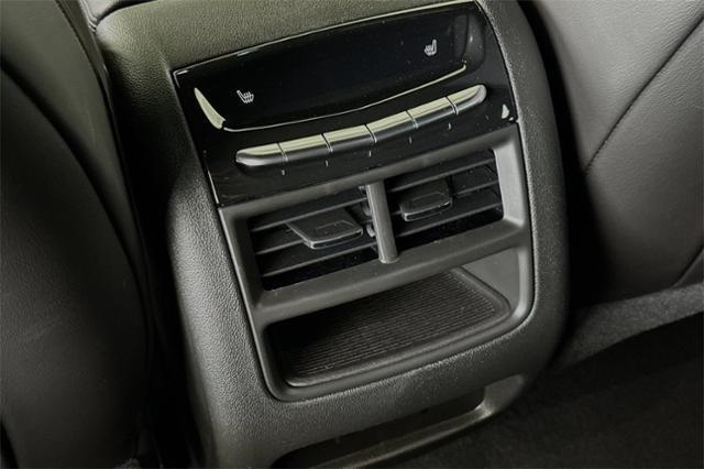 Vehicle image 26 of 33