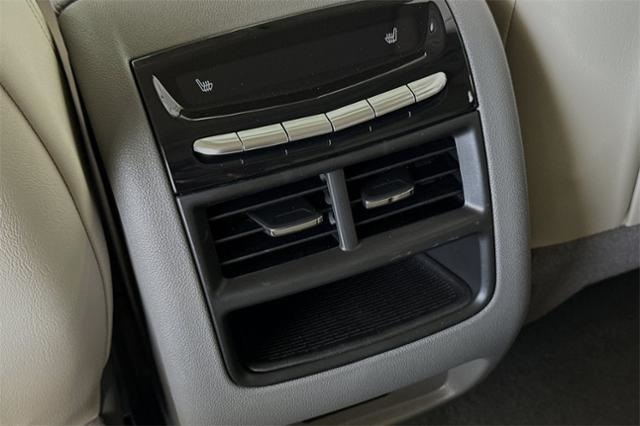 Vehicle image 25 of 33