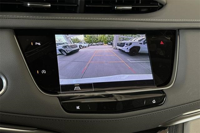 Vehicle image 18 of 33