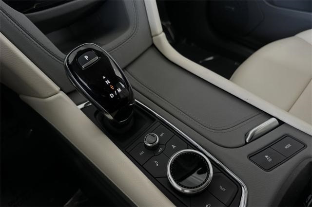 Vehicle image 21 of 33