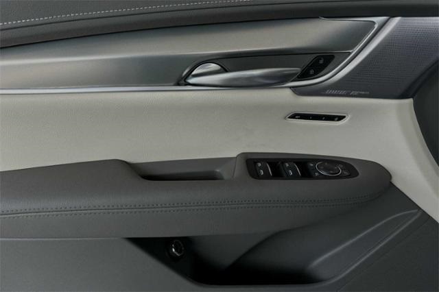 Vehicle image 23 of 33