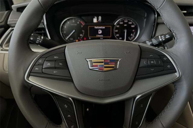 Vehicle image 17 of 33