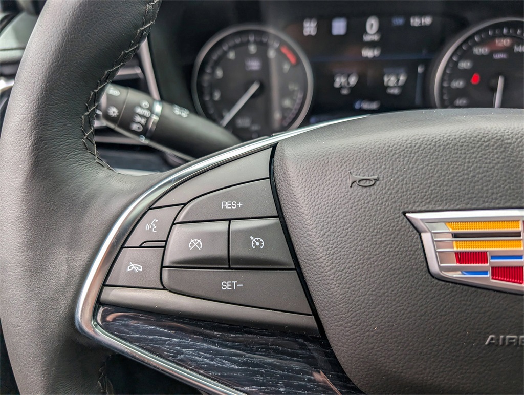 Vehicle image 27 of 37