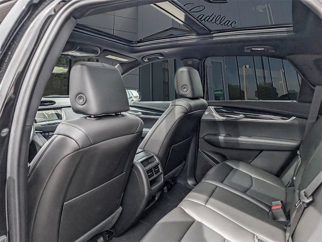 Vehicle image 17 of 37