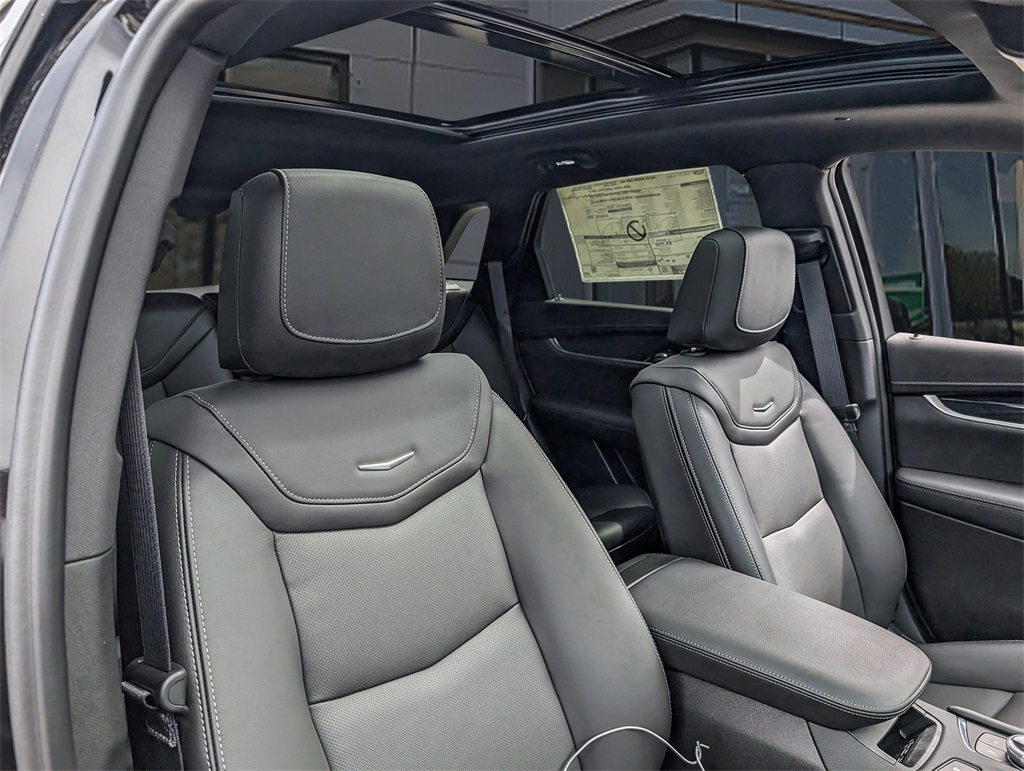 Vehicle image 23 of 37