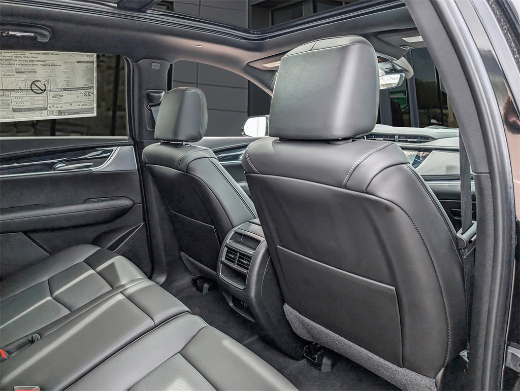 Vehicle image 21 of 37