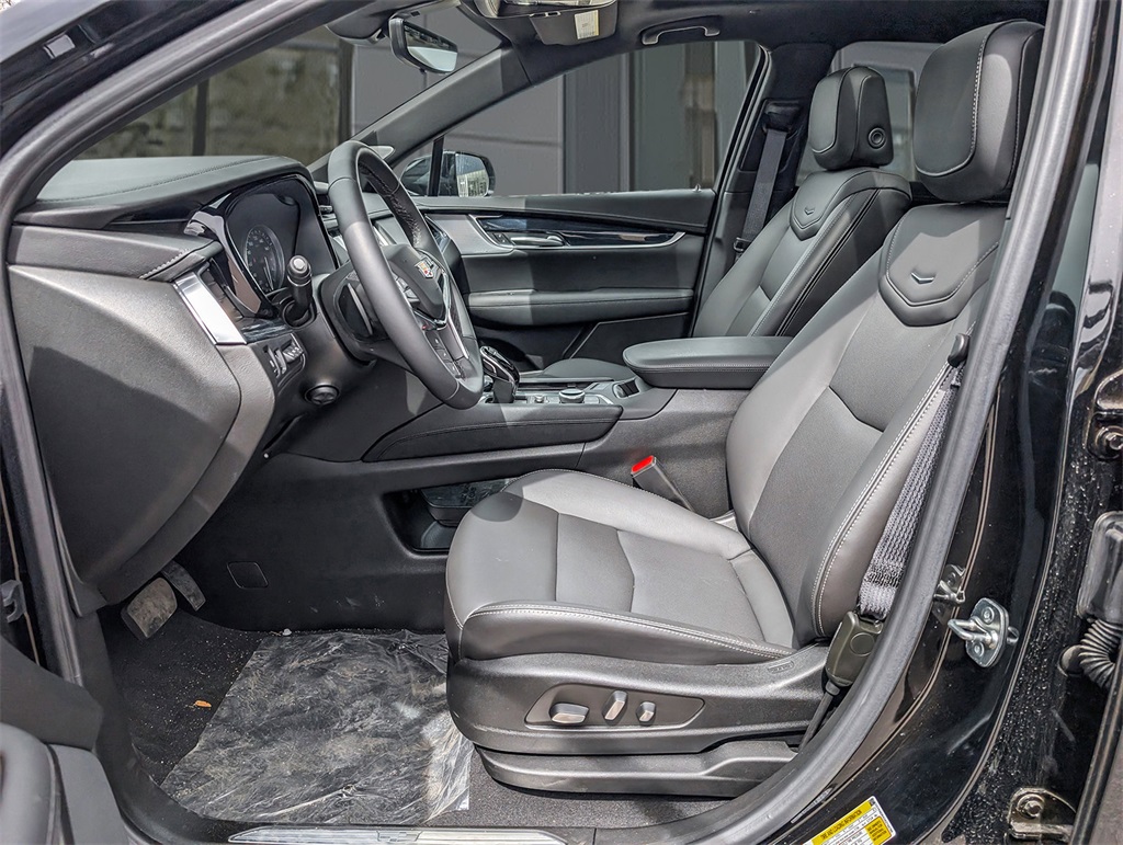 Vehicle image 10 of 37