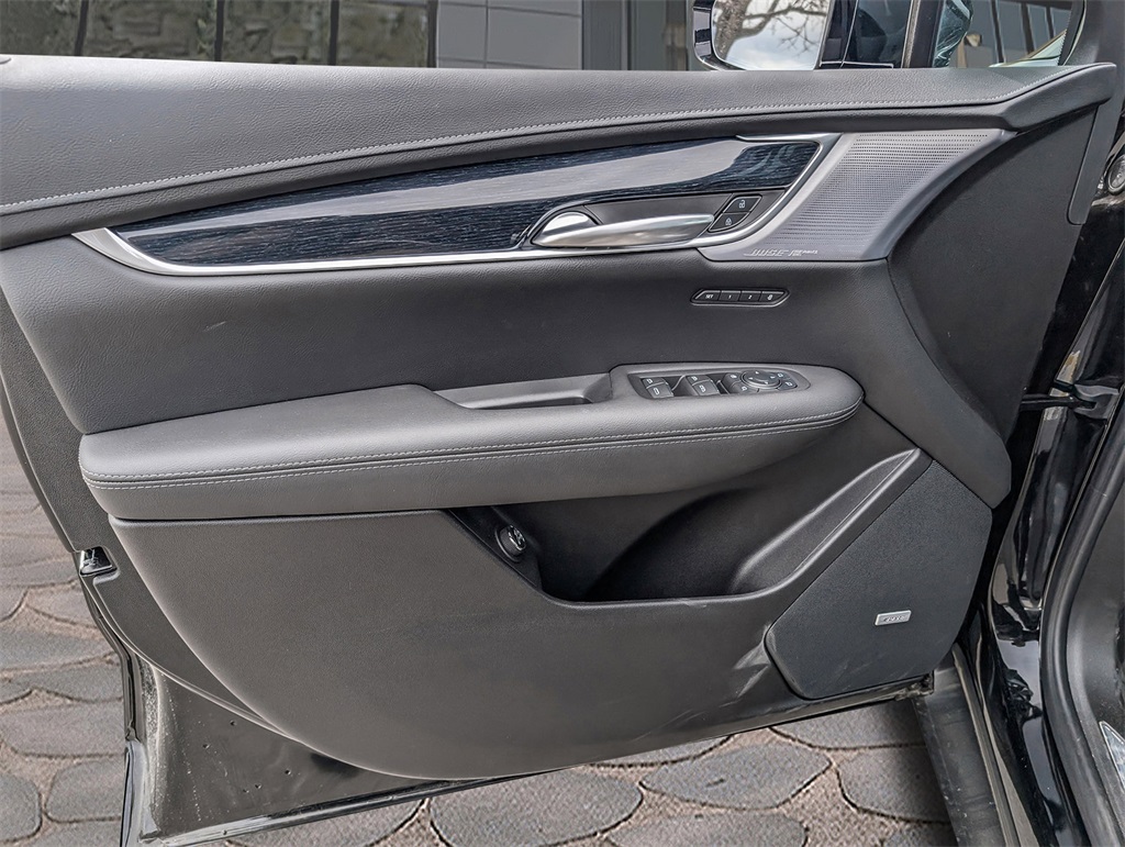Vehicle image 13 of 37